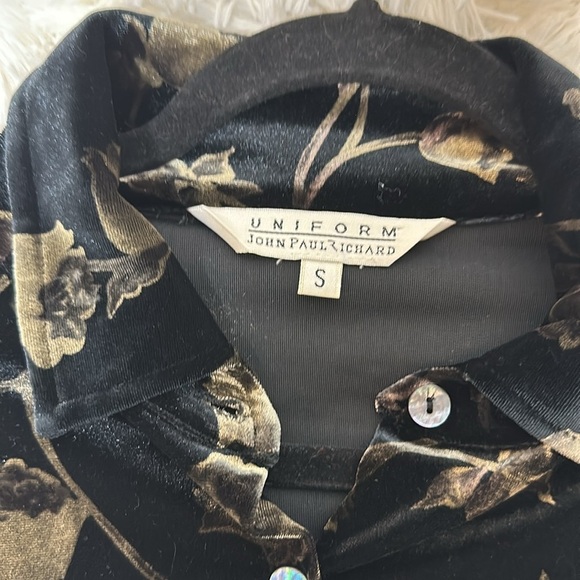 Uniform John Paul Richard Womens Button Up Shirt Floral crushed Velvet - Picture 4 of 7